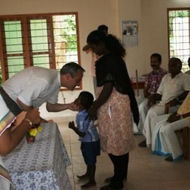 Il nostro presidente durante la consegna del contributo del progetto We Care Center lo scorso agosto